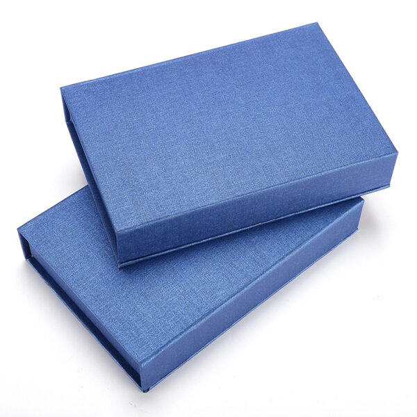 Magnetic closure boxes for scarf