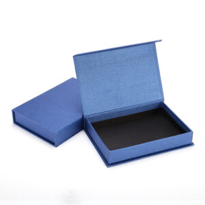 Magnetic closure boxes for scarf