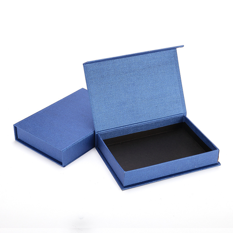 Magnetic closure boxes for scarf